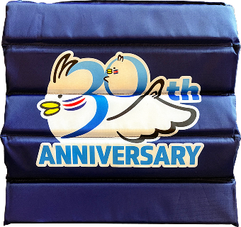 30周年ロゴ入り折り畳みクッション
