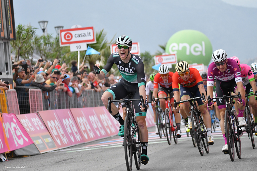 サム・ベネット