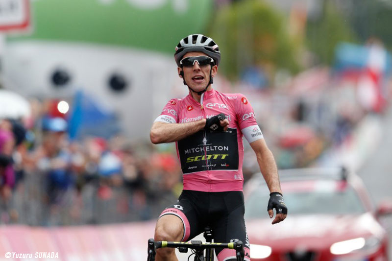 2018ジロ・デ・イタリアでマリアローザを着用してステージ3勝したサイモン・イェーツ