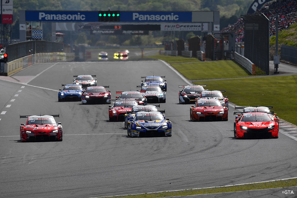 雨が降ってきたら レース中の緊迫を楽しむ Super Gt モータースポーツ J Sports 公式