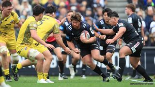 アーロン・スミスとボーデン・バレット、オールブラックスのハーフ団が